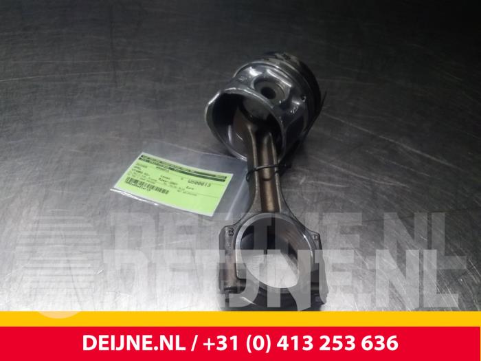Opel Vivaro Piston O61642