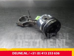 Opel Vivaro Piston O61642 photo 2