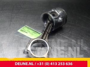 Gebruikte Zuiger Opel Vivaro Prijs € 60,50 Inclusief btw aangeboden door van Deijne Onderdelen Uden B.V.