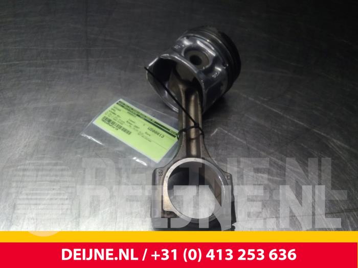 Opel Vivaro Piston O61645
