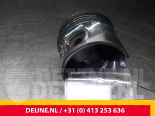 Opel Vivaro Piston O61648 photo 2