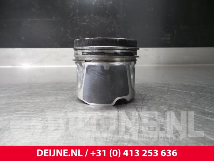 Gebruikte Zuiger Opel Vivaro Prijs € 60,50 Inclusief btw aangeboden door van Deijne Onderdelen Uden B.V.