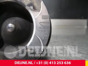 Opel Vivaro Piston O61652 photo 4
