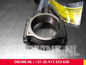 Opel Vivaro Piston O61652 photo 2