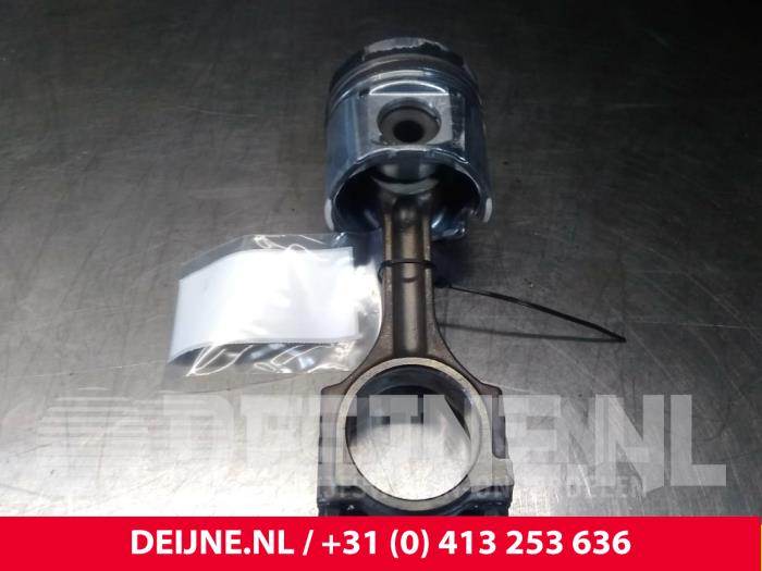 Opel Movano Piston O61660