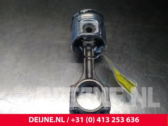 Opel Movano Piston O61661