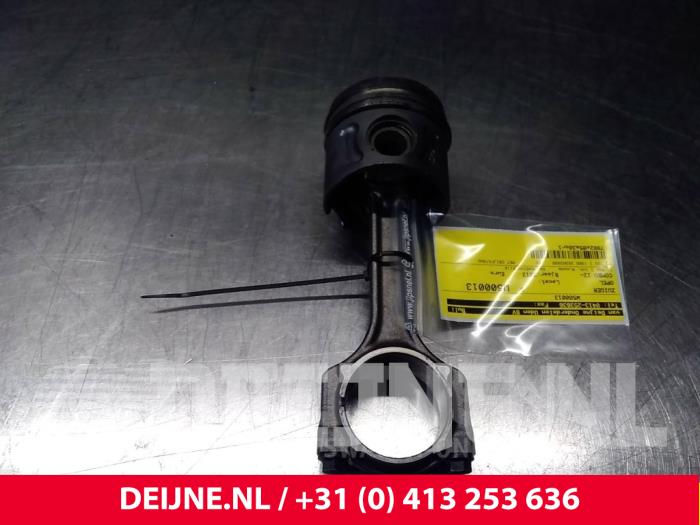 Opel Combo Kolben O61665