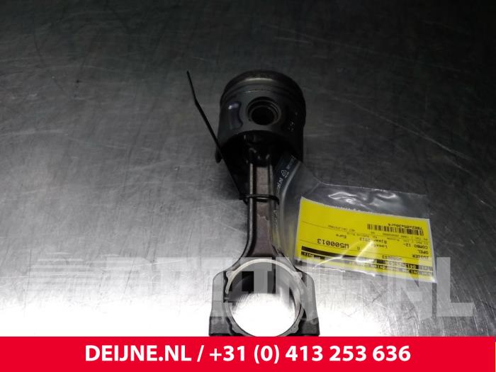 Opel Combo Kolben O61668