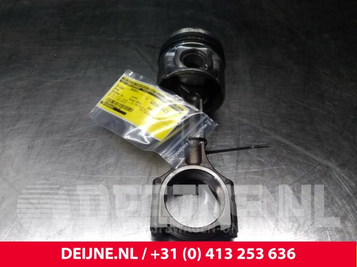 Opel Movano Piston O61675
