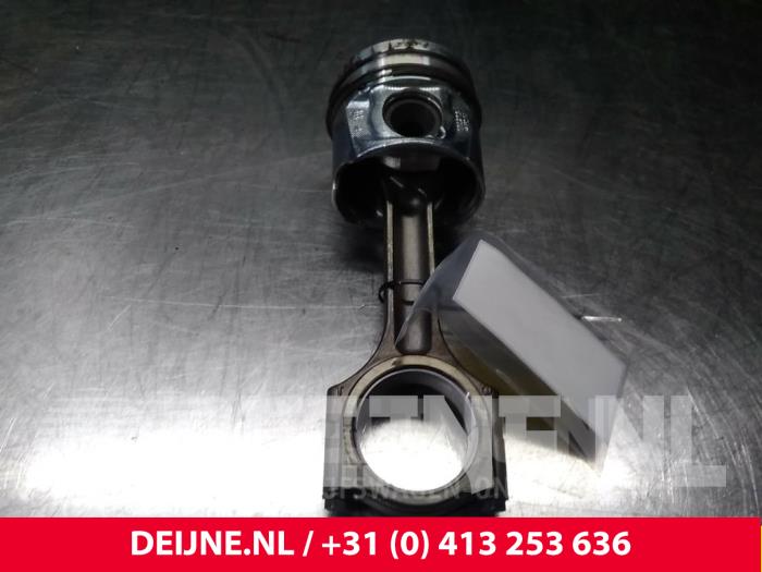 Opel Movano Piston O61677
