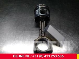 Gebruikte Zuiger Opel Movano Prijs € 72,60 Inclusief btw aangeboden door van Deijne Onderdelen Uden B.V.