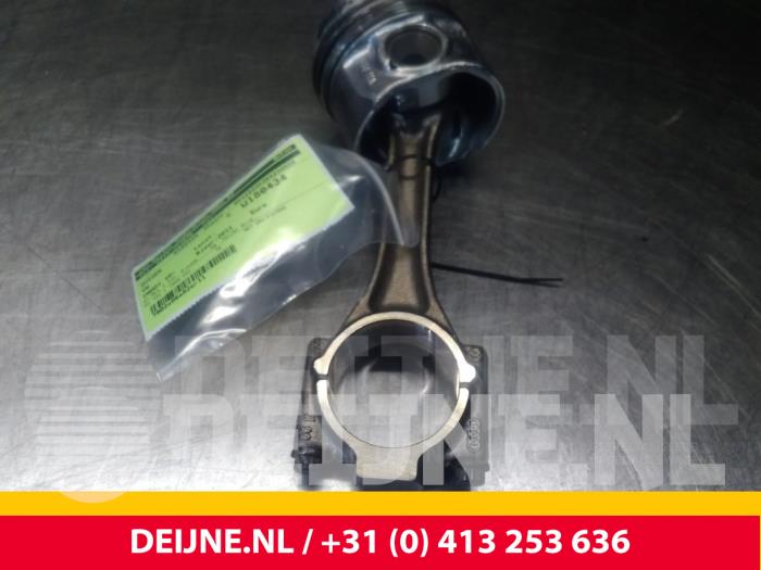 Gebruikte Zuiger Volkswagen Caddy III (2KA,2KH,2CA,2CH) 1.6 TDI 16V Prijs € 121,00 Inclusief btw aangeboden door van Deijne Onderdelen Uden B.V.