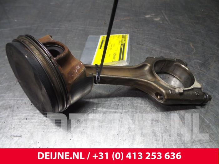 Volkswagen Golf Piston O61745