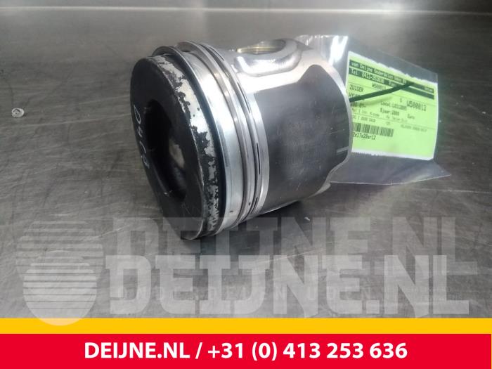 Gebruikte Zuiger Hyundai H300 Prijs € 60,50 Inclusief btw aangeboden door van Deijne Onderdelen Uden B.V.