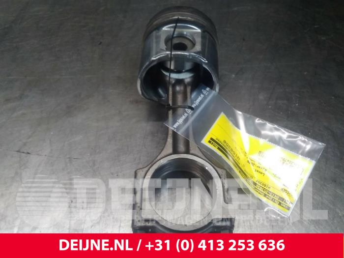 Nissan Interstar Kolben O61788