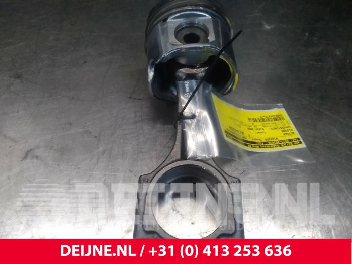 Nissan Interstar Kolben O61790