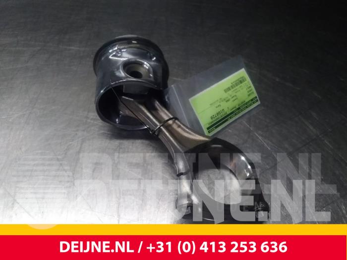 Gebruikte Zuiger Iveco New Daily III 29L10 Prijs € 84,70 Inclusief btw aangeboden door van Deijne Onderdelen Uden B.V.