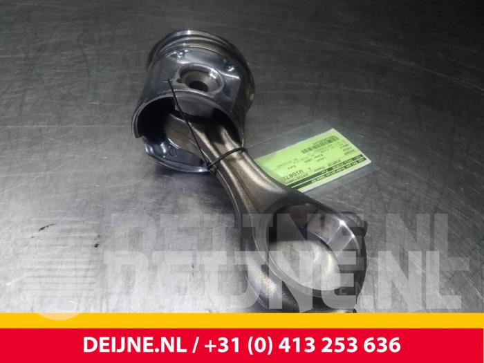 Iveco Daily Kolben O61802