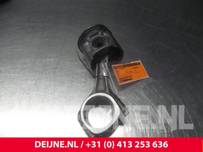 Gebruikte Zuiger Iveco Daily Prijs € 36,30 Inclusief btw aangeboden door van Deijne Onderdelen Uden B.V.