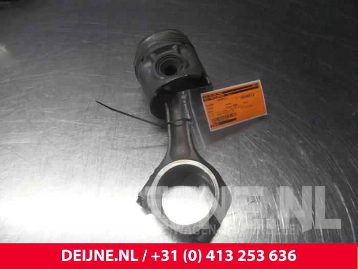 Gebruikte Zuiger Iveco Daily Prijs € 36,30 Inclusief btw aangeboden door van Deijne Onderdelen Uden B.V.