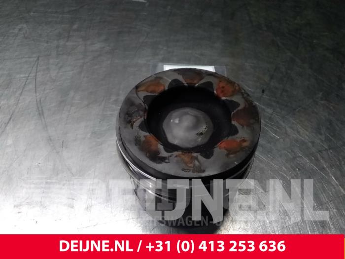 Peugeot Expert Piston O61811