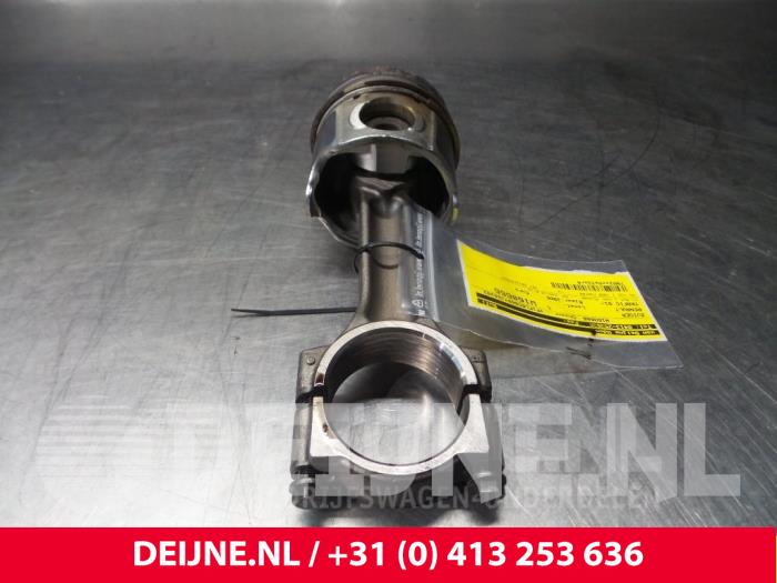 Renault Trafic Kolben O61817