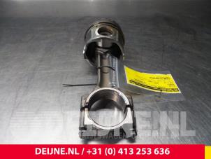 Gebruikte Zuiger Renault Trafic Prijs € 60,50 Inclusief btw aangeboden door van Deijne Onderdelen Uden B.V.