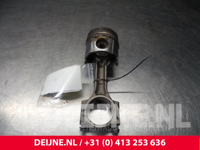 Renault Trafic Kolben O61818