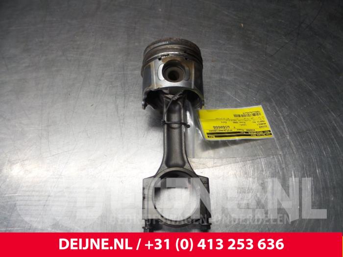 Renault Trafic Kolben O61819
