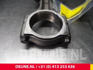 Renault Trafic Kolben O61820 foto 2