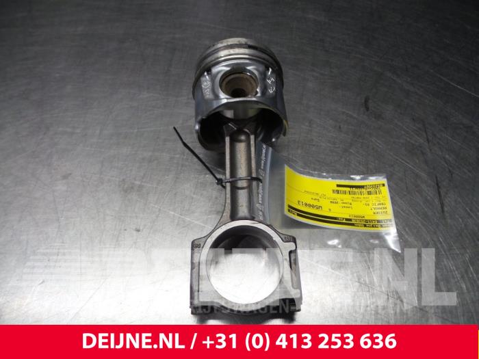 Renault Trafic Kolben O61822