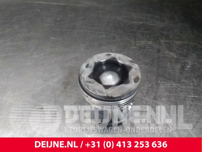 Gebruikte Zuiger Renault Trafic Prijs € 48,40 Inclusief btw aangeboden door van Deijne Onderdelen Uden B.V.