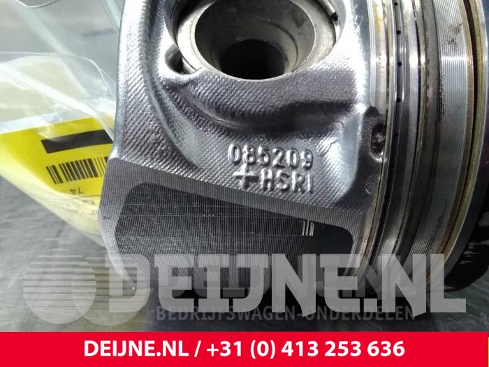 Zuiger van een Renault Master 2011