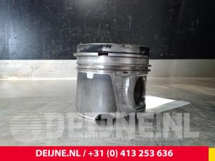 Renault Master Zuiger O61835 foto 2