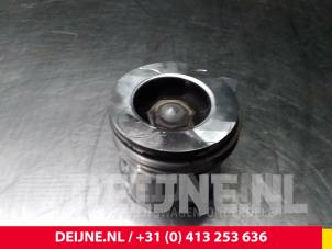 Gebruikte Zuiger Renault Master Prijs € 72,60 Inclusief btw aangeboden door van Deijne Onderdelen Uden B.V.