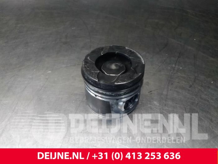 Gebruikte Zuiger Mitsubishi Canter 3.0 Di-D 16V 35 Prijs € 60,50 Inclusief btw aangeboden door van Deijne Onderdelen Uden B.V.