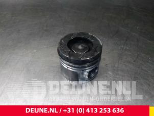 Gebruikte Zuiger Mitsubishi Canter 3.0 Di-D 16V 35 Prijs € 60,50 Inclusief btw aangeboden door van Deijne Onderdelen Uden B.V.