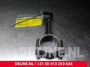 Gebruikte Drijfstang Mercedes C-Klasse Prijs € 90,75 Inclusief btw aangeboden door van Deijne Onderdelen Uden B.V.