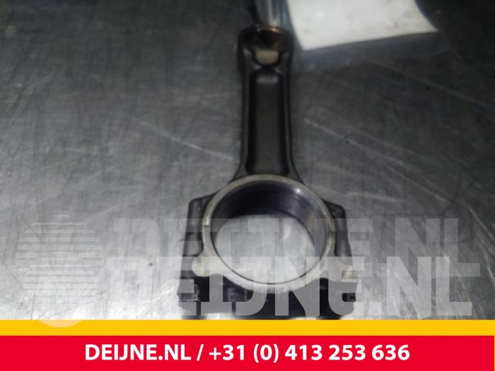 Drijfstang van een Mercedes-Benz Citan (415.6) 1.5 109 CDI 2014