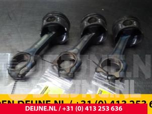 Gebruikte Drijfstang Mercedes Sprinter Prijs € 121,00 Inclusief btw aangeboden door van Deijne Onderdelen Uden B.V.