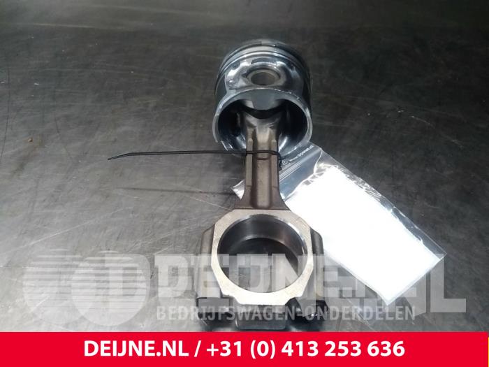 Gebruikte Drijfstang Opel Antara (LA6) 2.0 CDTI 16V 4x2 Prijs € 130,00 Margeregeling aangeboden door van Deijne Onderdelen Uden B.V.