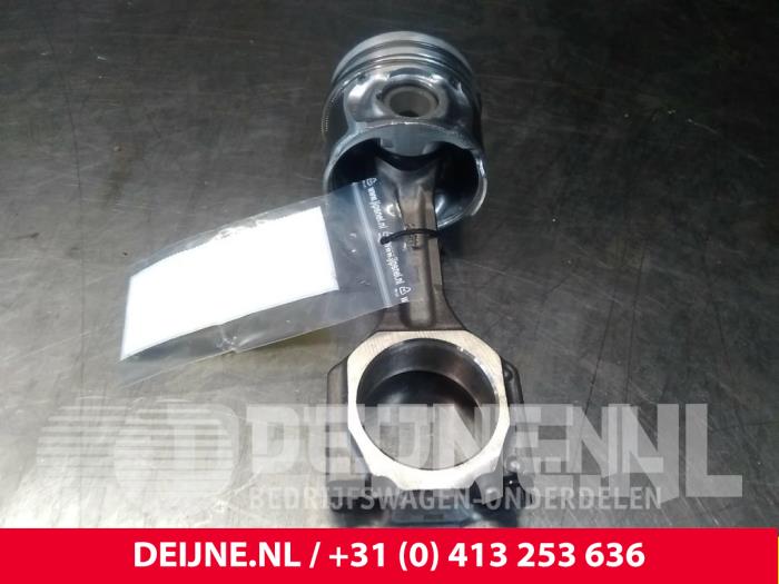 Gebruikte Drijfstang Opel Antara (LA6) 2.0 CDTI 16V 4x2 Prijs € 130,00 Margeregeling aangeboden door van Deijne Onderdelen Uden B.V.