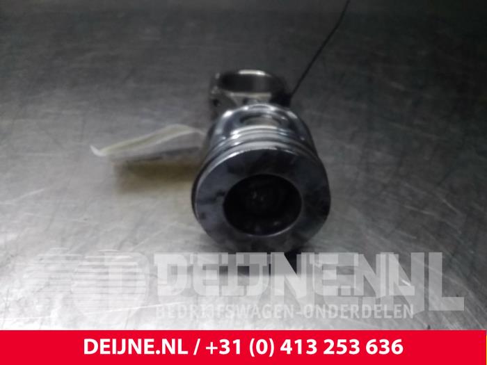 Drijfstang van een Opel Antara (LA6) 2.0 CDTI 16V 4x2 2010