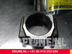 Drijfstang van een Opel Antara (LA6) 2.0 CDTI 16V 4x2 2010