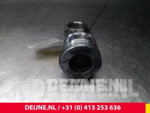 Drijfstang van een Opel Antara (LA6) 2.0 CDTI 16V 4x2 2010