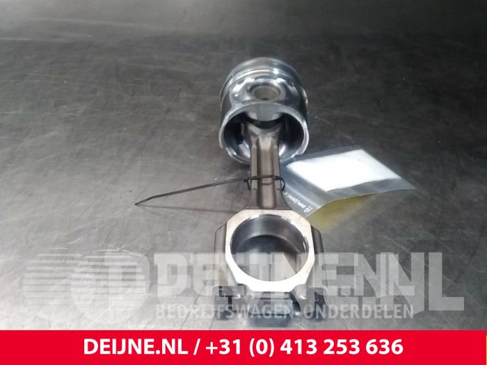 Gebruikte Drijfstang Opel Antara (LA6) 2.0 CDTI 16V 4x2 Prijs € 130,00 Margeregeling aangeboden door van Deijne Onderdelen Uden B.V.