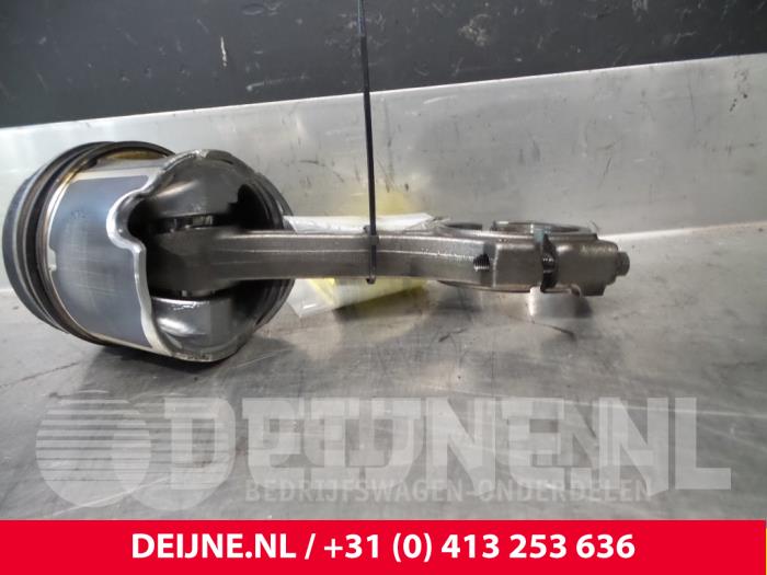 Gebruikte Drijfstang Opel Movano Prijs € 60,50 Inclusief btw aangeboden door van Deijne Onderdelen Uden B.V.