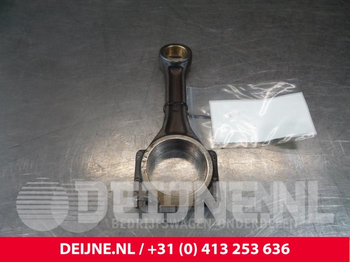 Gebruikte Drijfstang Volkswagen Crafter Prijs € 121,00 Inclusief btw aangeboden door van Deijne Onderdelen Uden B.V.