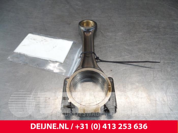 Gebruikte Drijfstang Volkswagen Crafter Prijs € 121,00 Inclusief btw aangeboden door van Deijne Onderdelen Uden B.V.