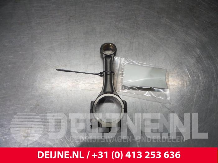 Gebruikte Drijfstang Volkswagen Crafter Prijs € 121,00 Inclusief btw aangeboden door van Deijne Onderdelen Uden B.V.